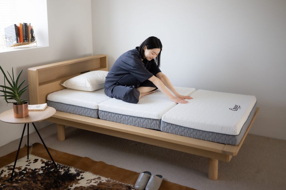 三つ折りマットレスをソファ代わりにしてもよい？対処法やおすすめ 